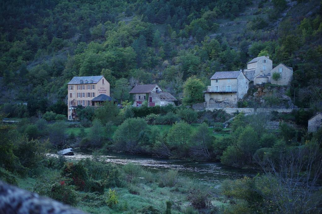 Hotel-Restaurant Le Parisien Les Vignes Zewnętrze zdjęcie